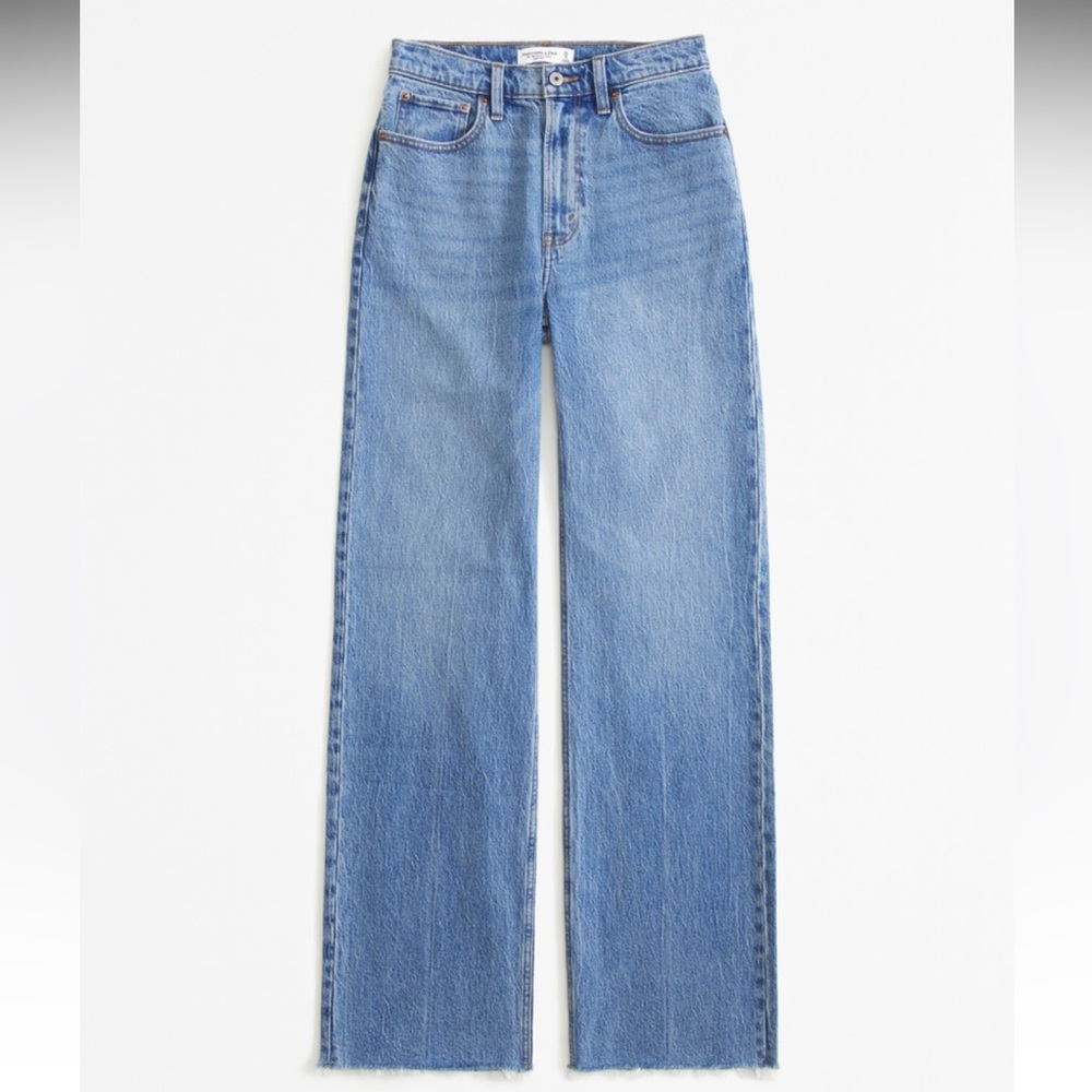 A&F The 90’s Relaxed Jean High Rise, 29R